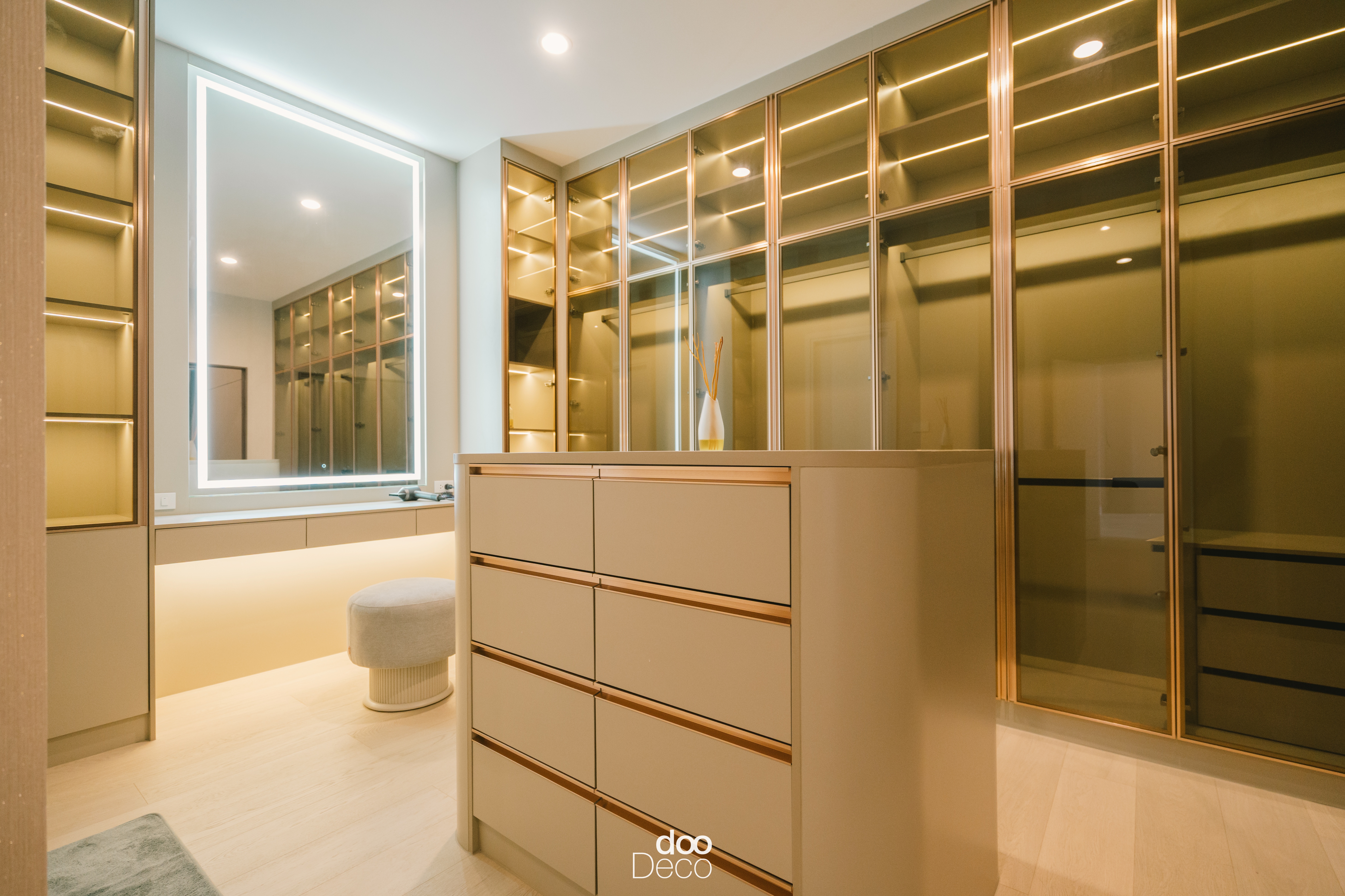 บิ้วอิน-ฟิตอิน Walk-in Closet สไตล์ลักซ์ชัวรี