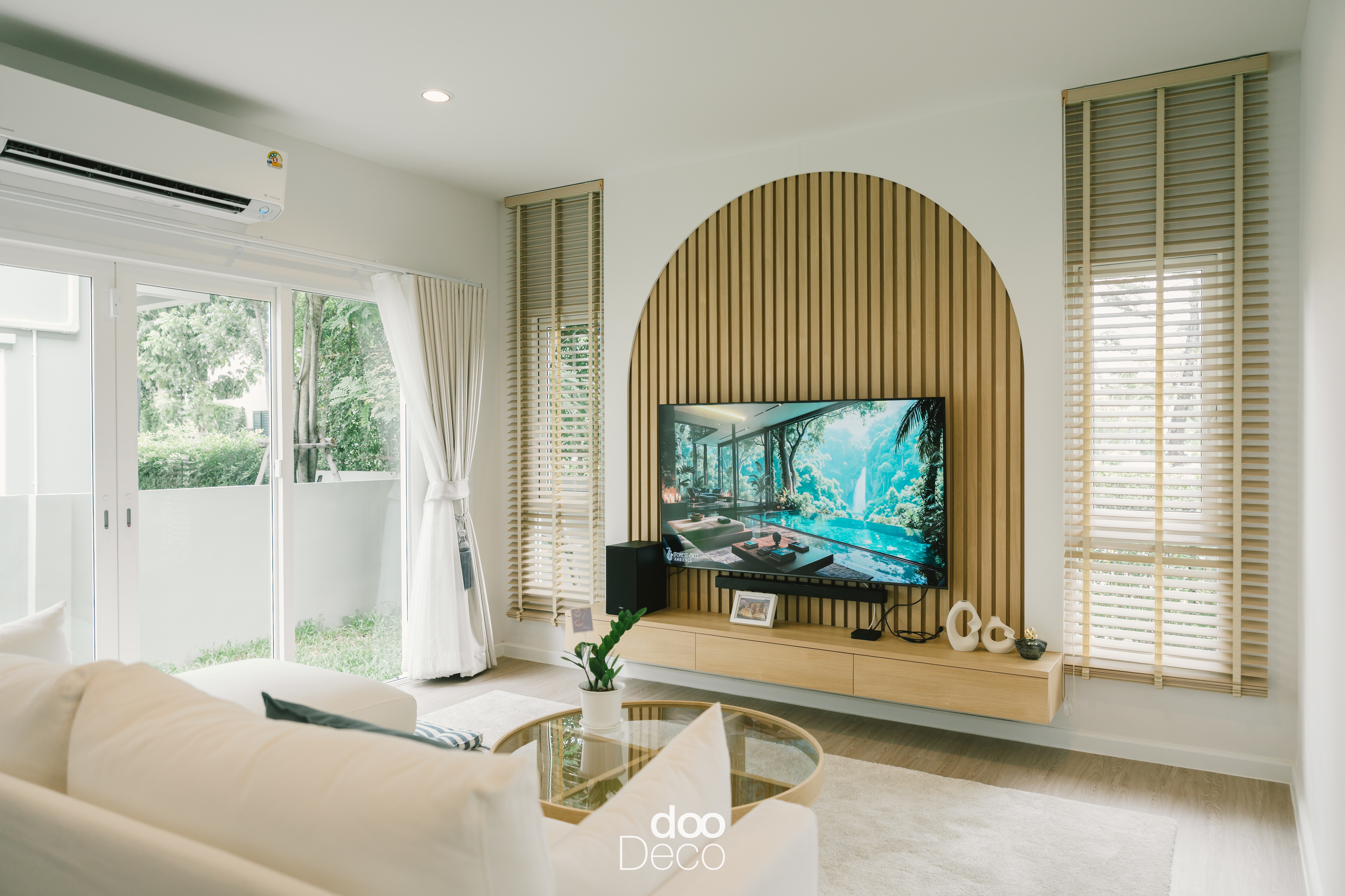 ภาพผลงานออกแบบตกแต่งจริงจาก dooDeco : ห้องนั่งเล่นโครงการ Saransiri Srinakarin-Phraeksa