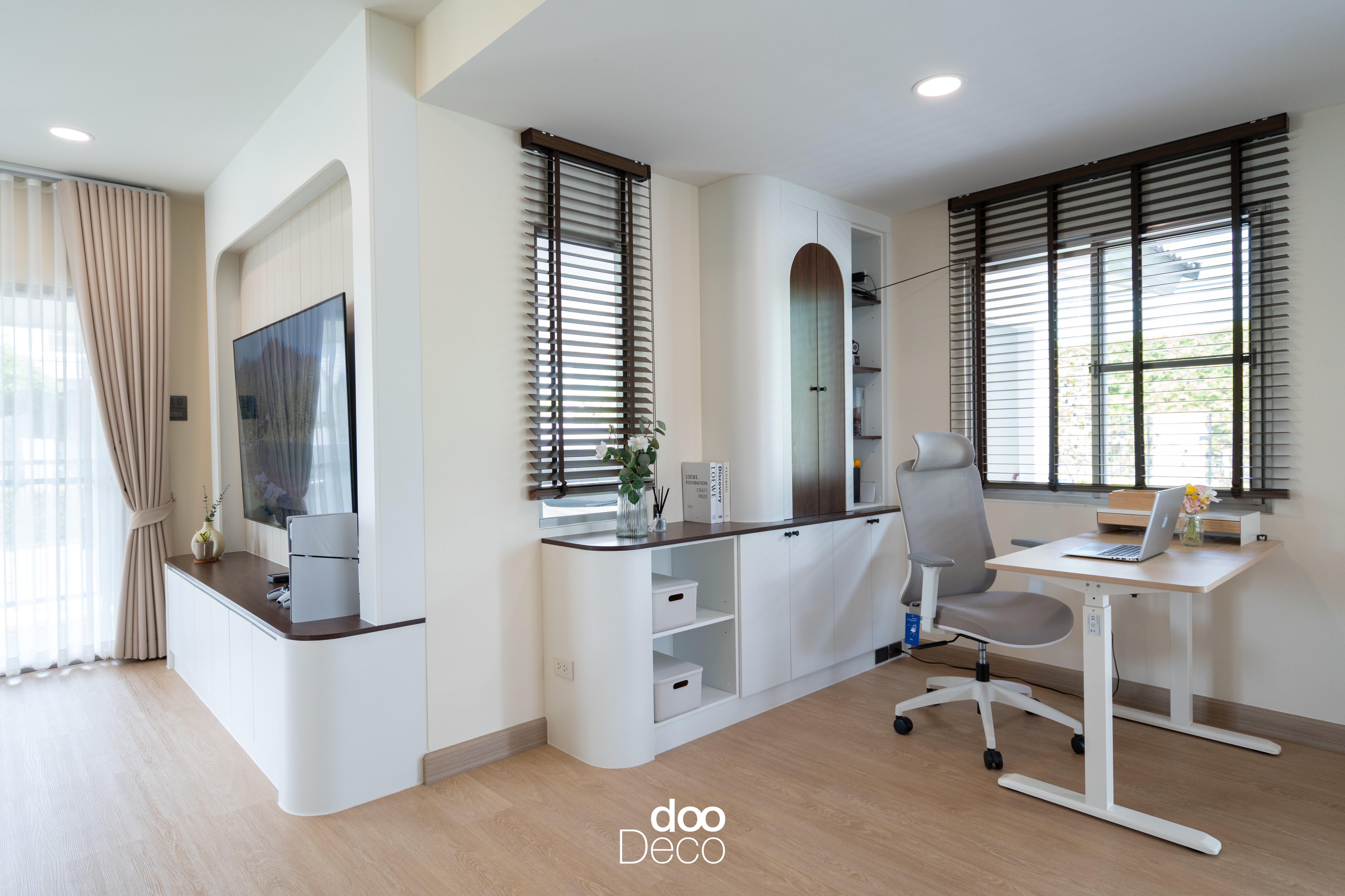 ภาพผลงานออกแบบตกแต่งจริงจาก dooDeco : ห้องนั่งเล่นและโซนทำงานหมู่บ้าน Valley Hills Sukhumvit-9 Kilo Siracha