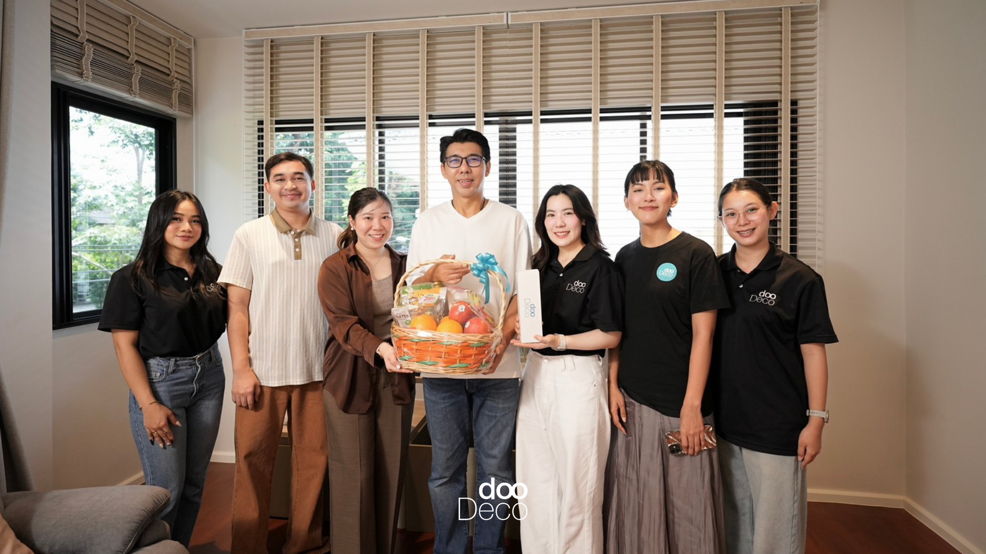 ทีมงานและคุณอุ๋ย ภาคภูมิ พันธุ์สถิตย์