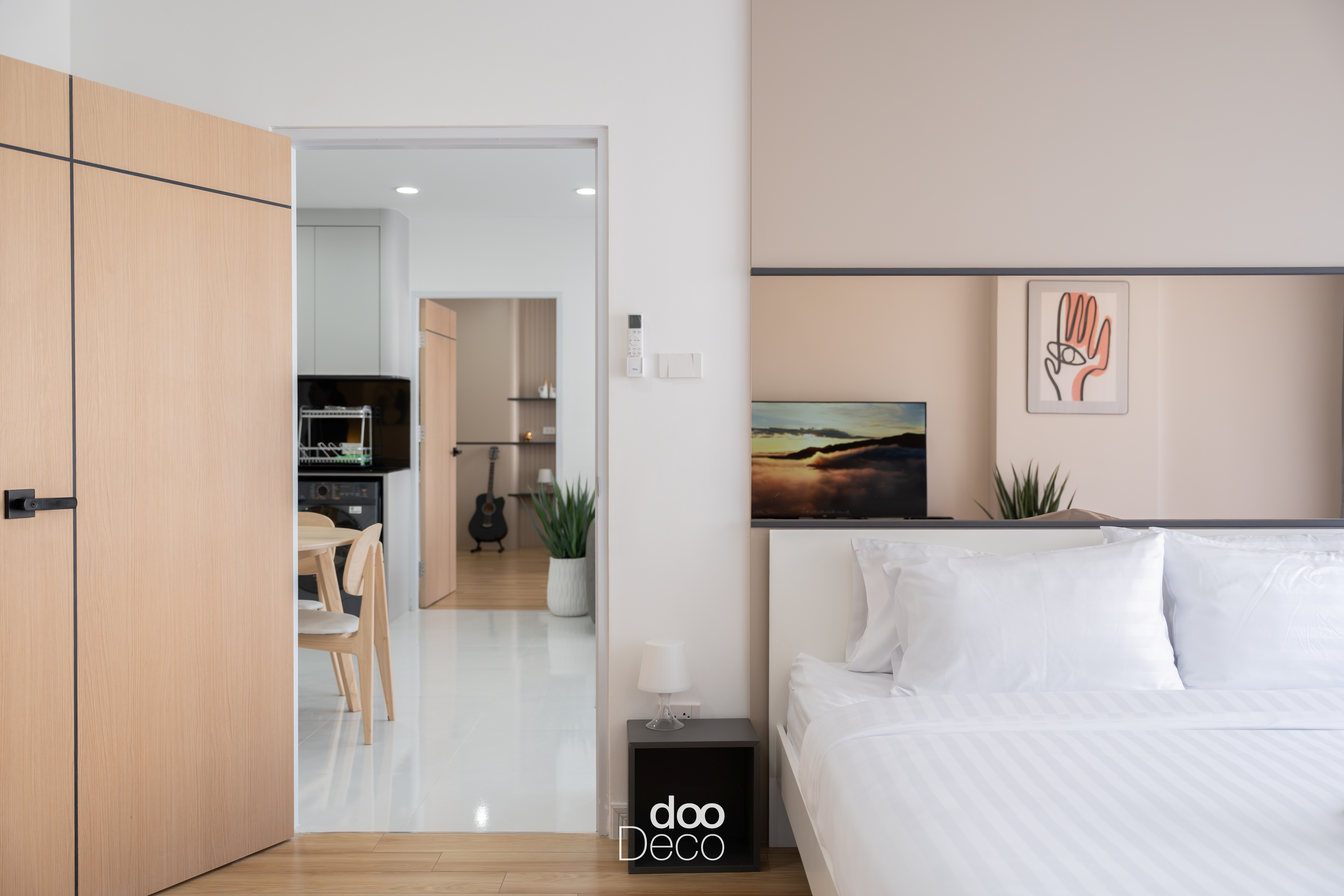 ห้องนั่งเล่นและห้องครัวคอนโด K.Andy Dimitri