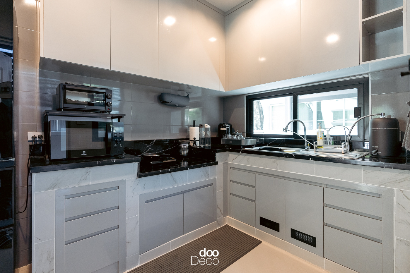 ห้องครัวขนาดเล็กที่เรียบหรู